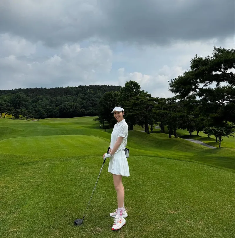 “깨백 도전, 여름 티샷”…손성윤, 초록 필드→청량한 미소 / 배우 손성윤 인스타그램