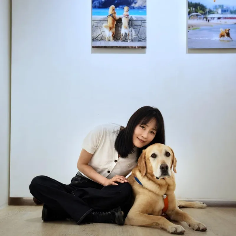 “추억은 오래 남아”…문정희, 반려견과 여운→포근한 일상 / 배우 문정희 인스타그램