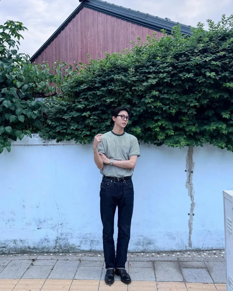 “주우재, 담백한 초여름 메시지”…고요함 속 존재감→거리의 온기 스민 순간