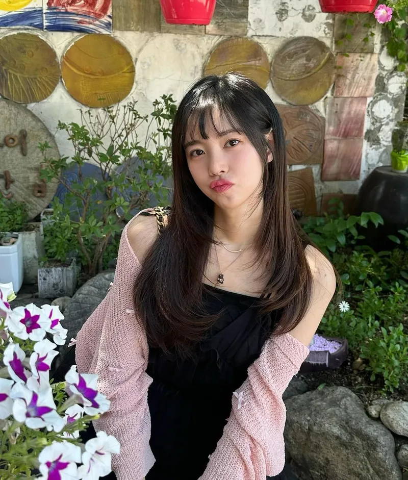 “머리를 잘랐그등요”…진세연, 초여름 햇살 아래→새로운 표정 / 배우 진세연 인스타그램