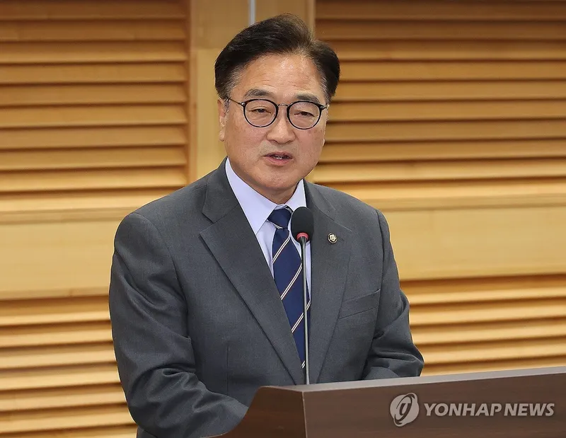 김병기 선출 축하…우원식 의장, 협치 기대감 속 신임 원내대표 소통 강조→여야 교섭체제 재편 주목