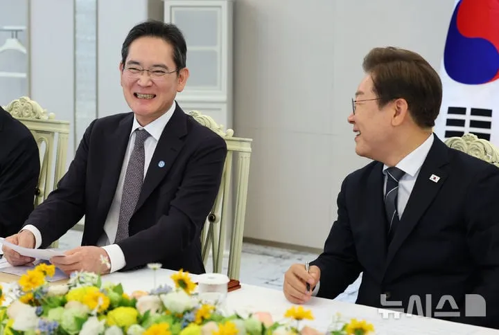 뉴시스