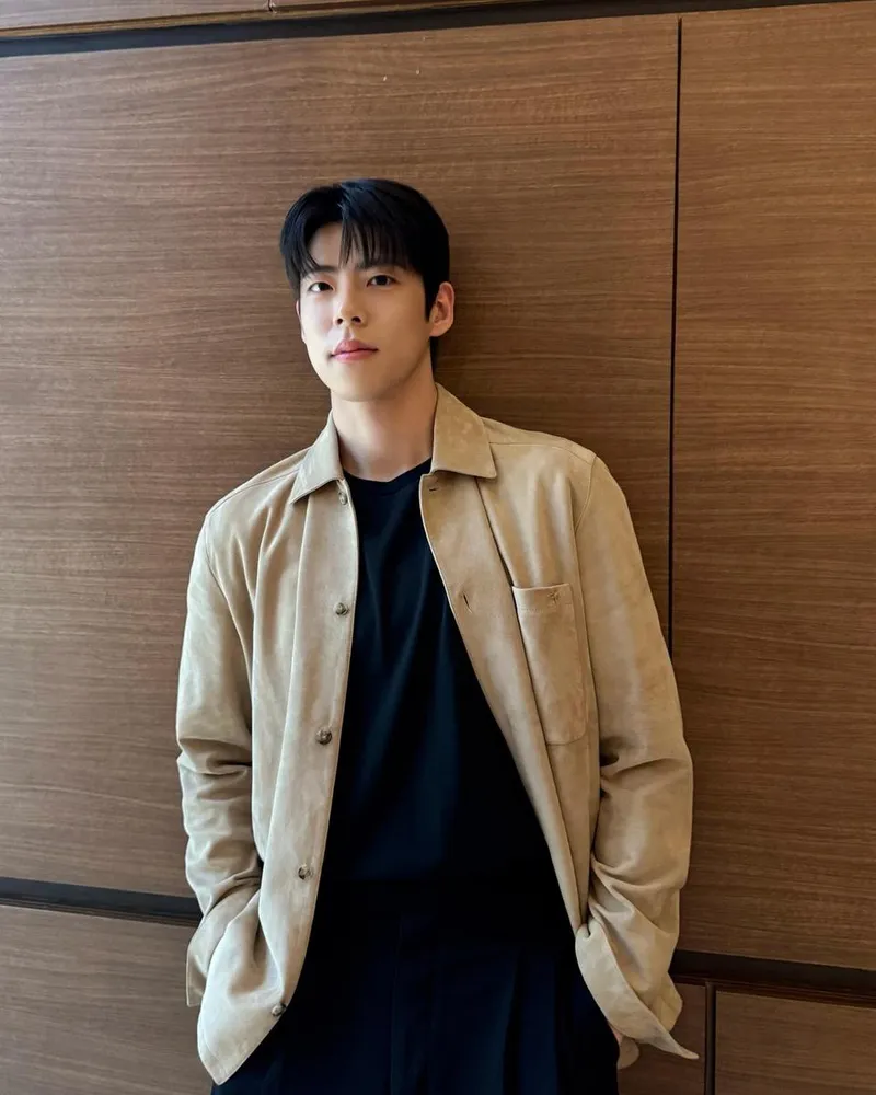“따스한 여운이 번졌다”…최우성, 베이지빛 미소→잔잔한 존재감 / 배우 최우성 인스타그램