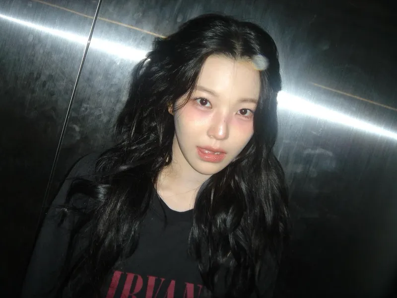 “젖은 빛머리에 담긴 여운”…백지헌, 몽환 무드→야간 감성 폭발 / 걸그룹 프로미스나인 백지헌 인스타그램