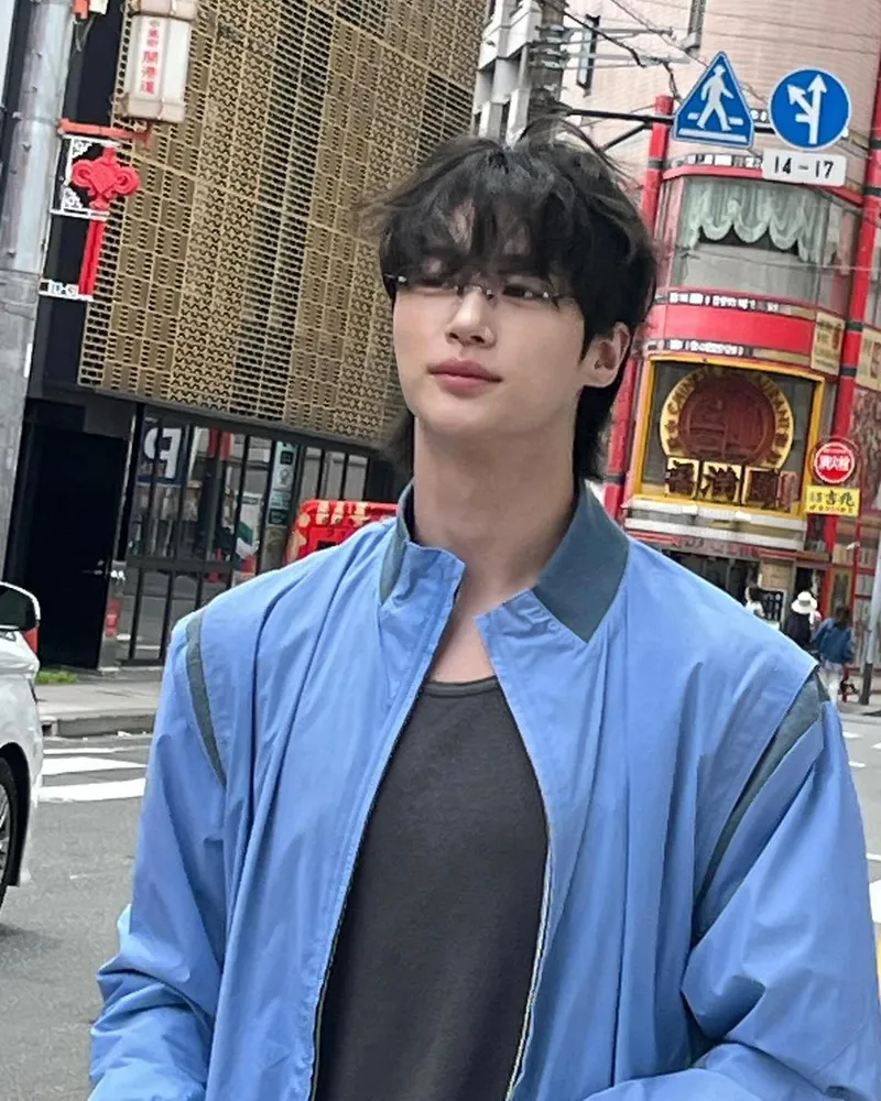 “도시의 빛을 걷는다”…변우석, 초여름 거리→분위기 압도 / 배우 변우석 인스타그램