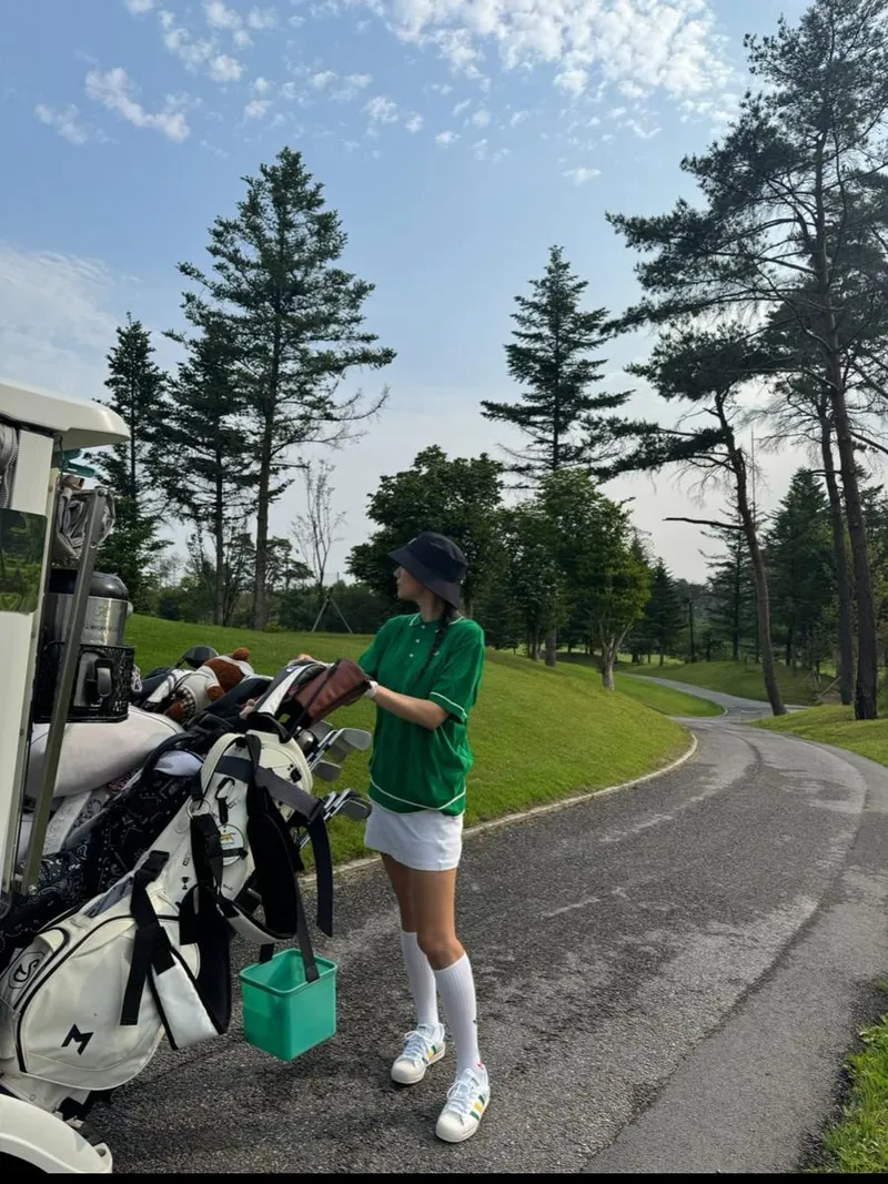 “sunshine just before the rain”…수현, 초여름 골프장→청량한 순간 포착