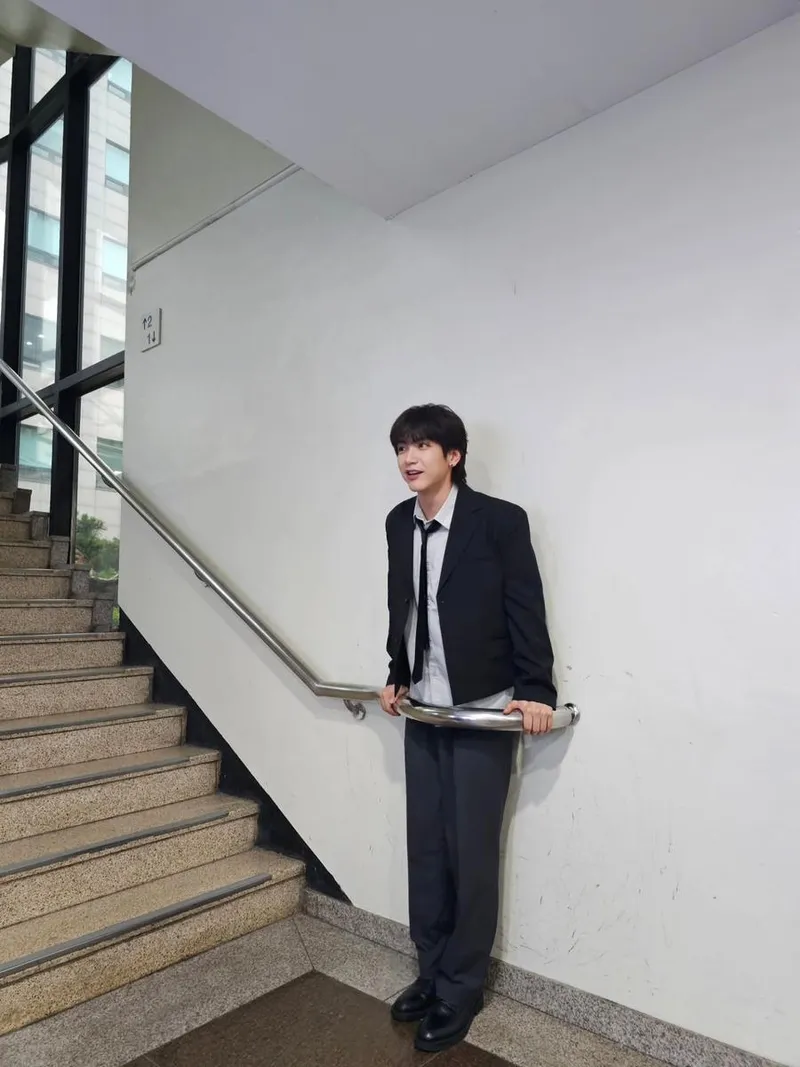 “뮤뱅 무대 뒤 그 순간”…김재현, 짙어진 눈빛→긴장과 설렘 교차 / 그룹 엔플라잉 김재현 인스타그램