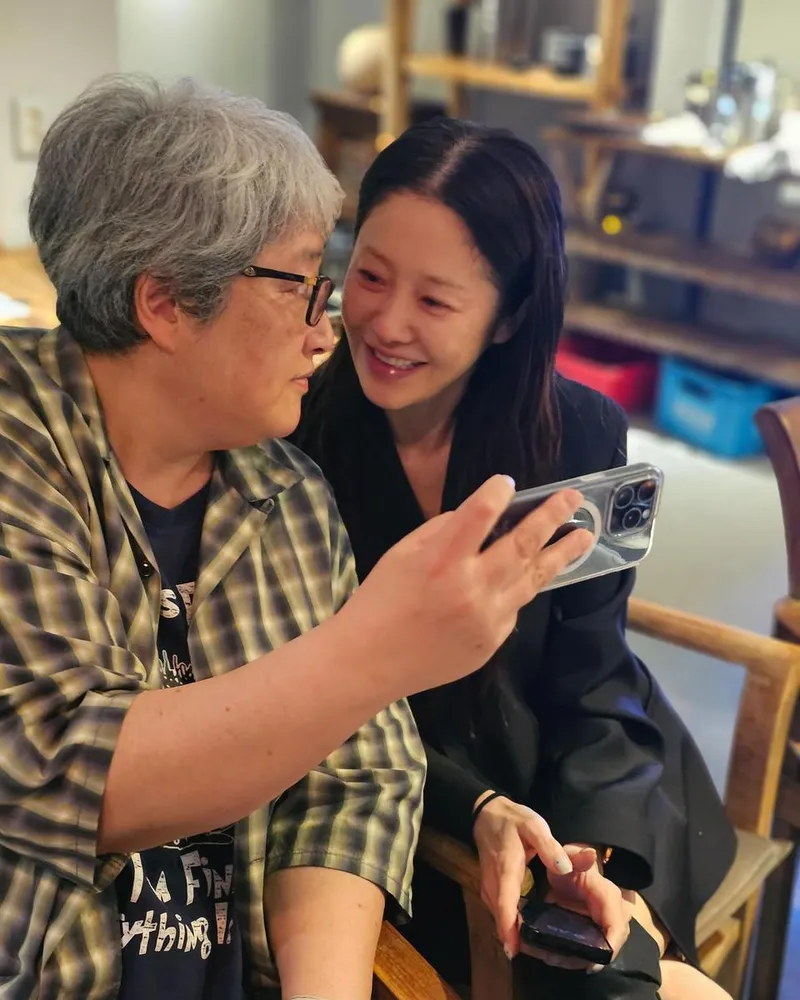 “변영주 감독님과 함께한 시간”…고현정, 밤공기 가른 환한 미소→따스한 교감 / 배우 고현정 인스타그램