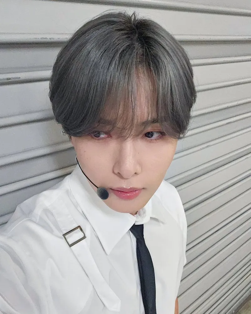 “부산으로 스며든 무표정”…려욱, 서늘한 시선→흑백 대비 빛났다 / 그룹 슈퍼주니어 려욱 인스타그램