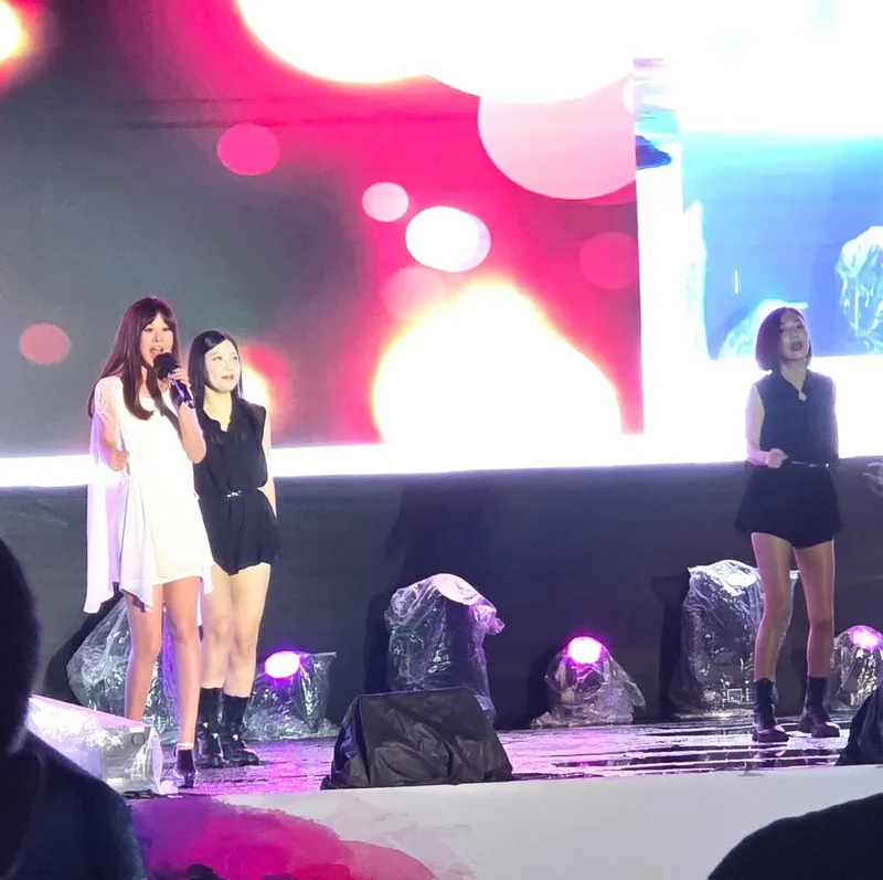 “비가 걱정됐지만 감동 가득”…윤수현, 뜨거운 밤 무대→여름 열정 폭발 / 가수 윤수현 인스타그램