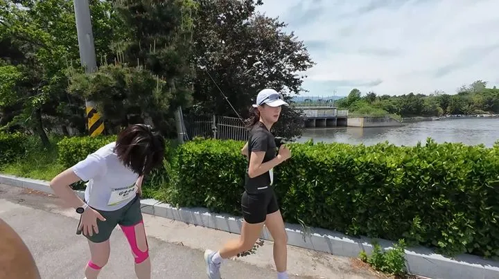 “숨 헐떡이며 주저앉은 순간”…율희, ‘뛰어야 산다’ 트레일 러닝→현장 충격 휩싸여