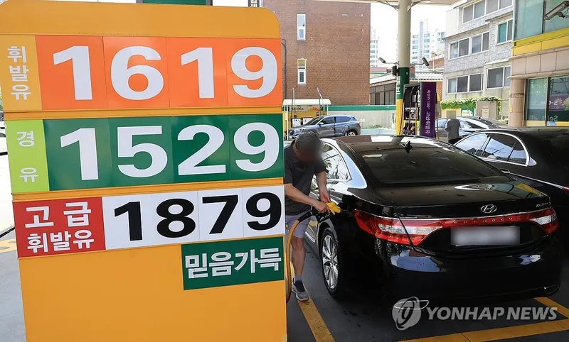 국내 휘발유값 1,627.7원…5주 연속 하락 후 내주 상승 가능성