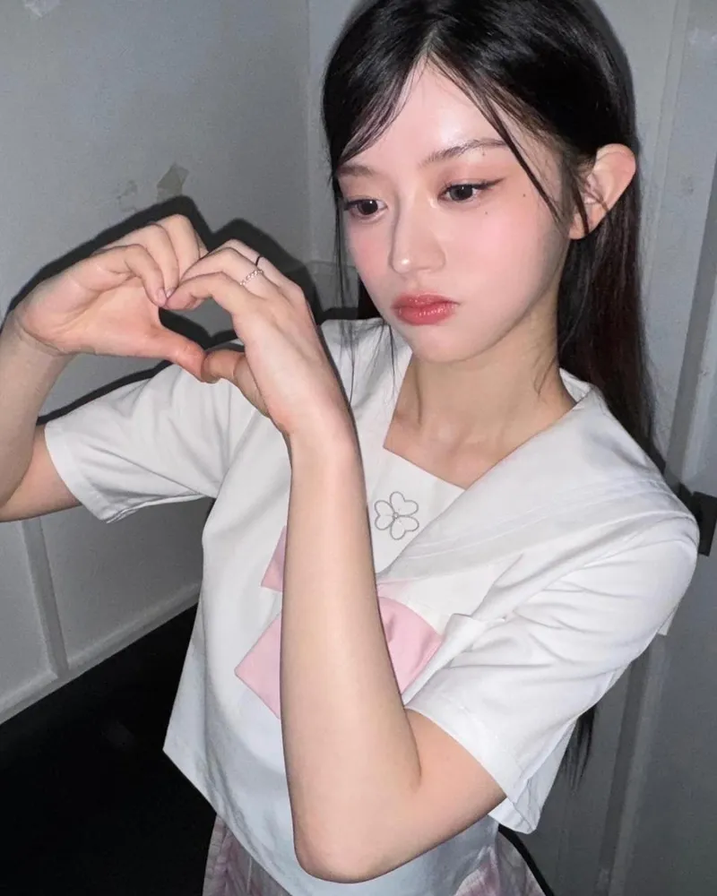 “고요한 눈빛 속 설렘”…아일릿 민주, 촉촉한 여름→청순美 시선 압도 / 걸그룹 아일릿 민주 인스타그램