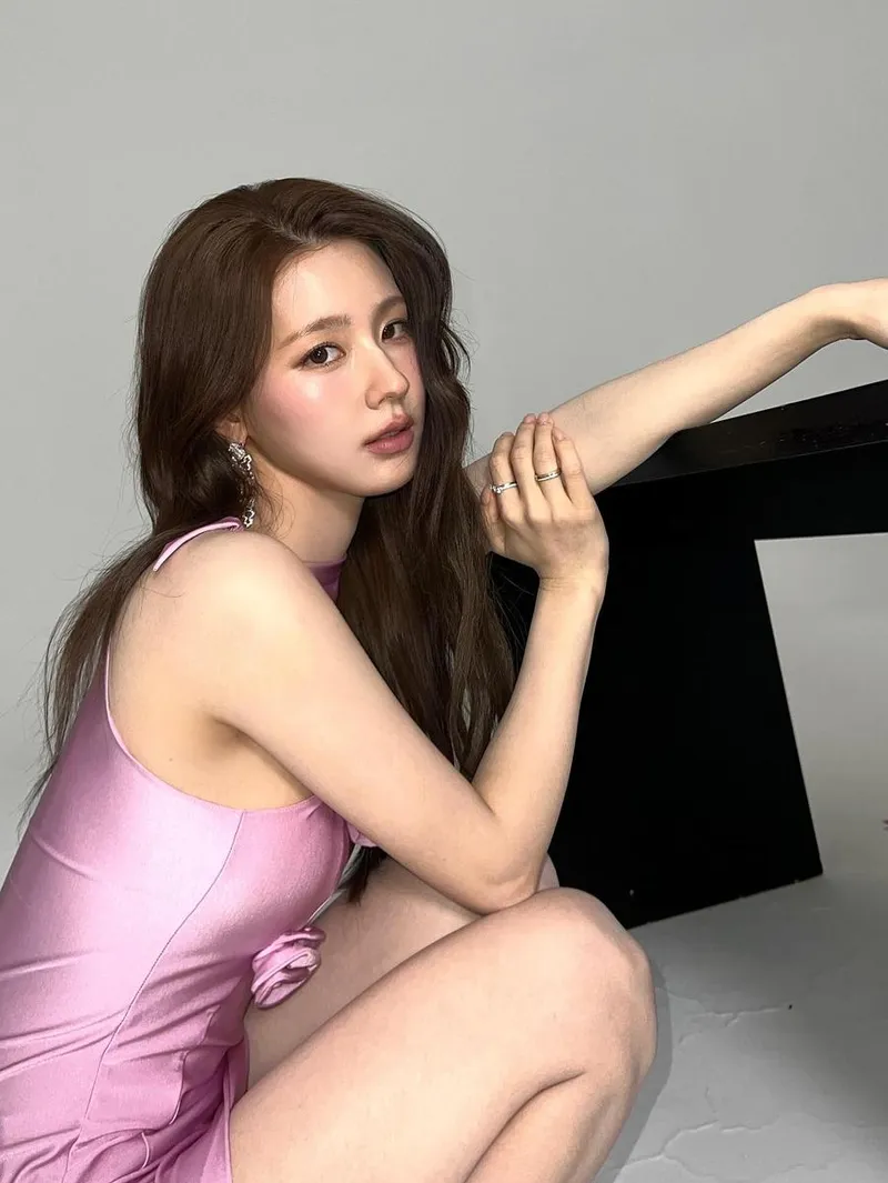 “맑고 투명한 시선”…미연, 핑크빛 여름→청초함의 절정 / 걸그룹 아이들 미연 인스타그램