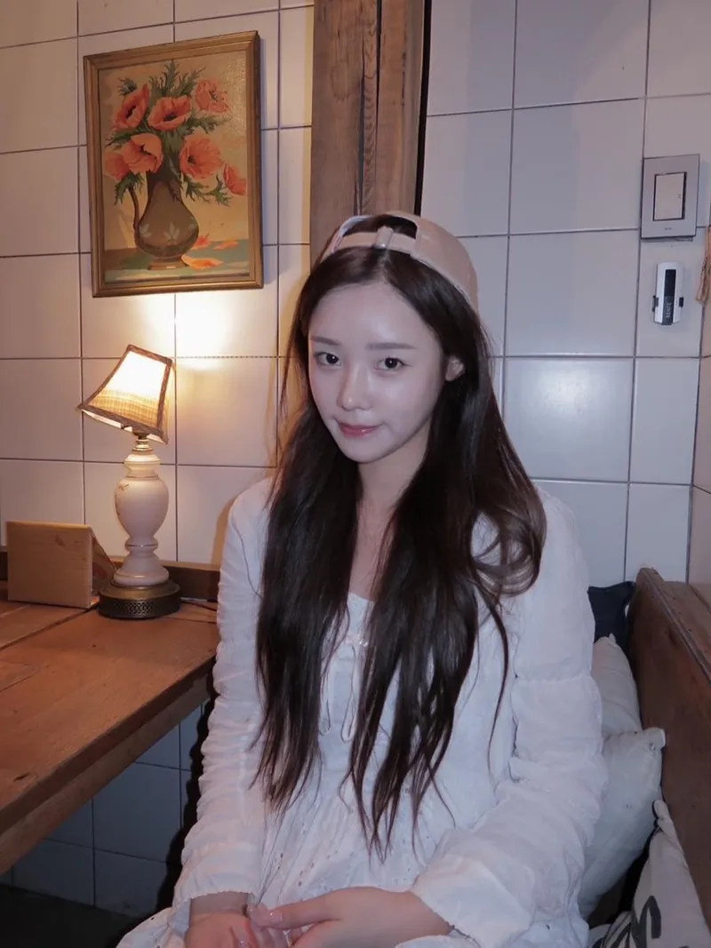 “비가 내려도 여운은 남아”…김민설, 대전 감성→잔잔한 미소와 함께 / 솔로지옥4 출연자 배우 김민설 인스타그램