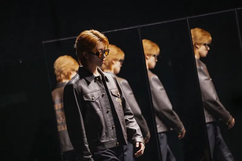 “거울 너머 또 다른 자신”…디에잇, 시선 압도→몽환적 카리스마 / 그룹 세븐틴 디에잇 인스타그램