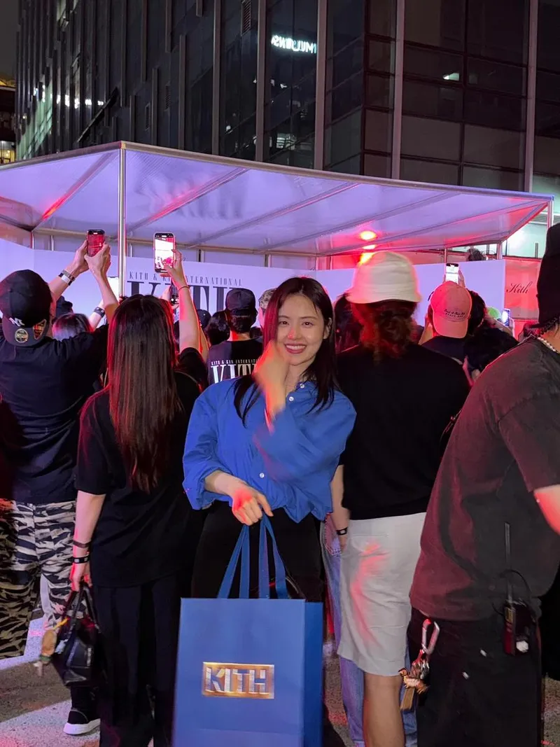 “드레스 코드에 물든 밤”…서윤아, 청명한 환희→도심 속 빛나는 순간 / 배우 서윤아 인스타그램