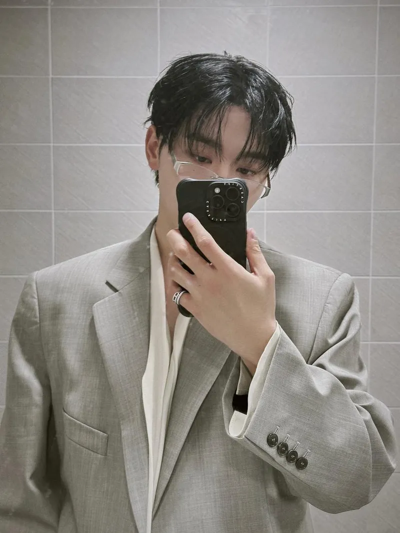 “BAD”…승관, 젖은 시선 너머→강렬한 시크 변신 / 그룹 세븐틴 승관 인스타그램