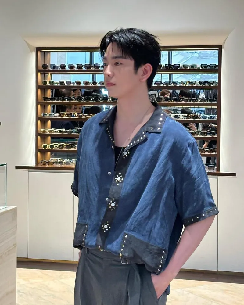 “무심한 듯 깊은 시선”…진영, 여름 오후→차분한 존재감 / 그룹 갓세븐 진영 인스타그램