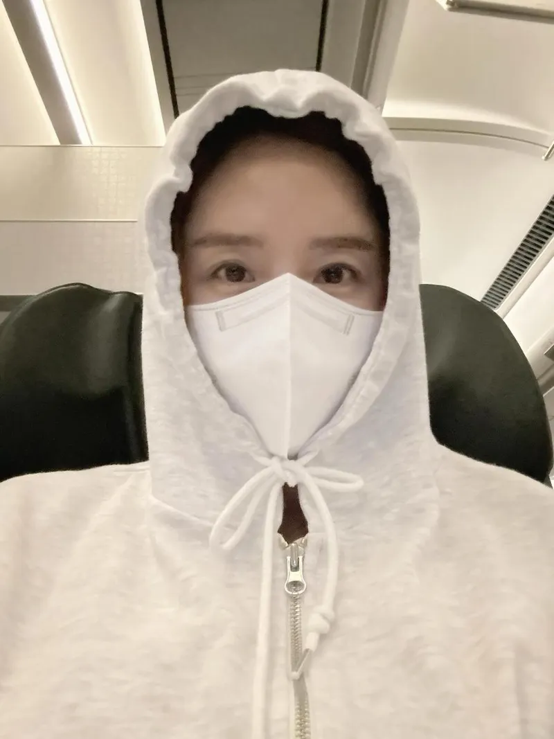 “웃음 가득한 한마디”…신지, 귀가 비행→힐링 일상 예고 / 코요태 신지 인스타그램