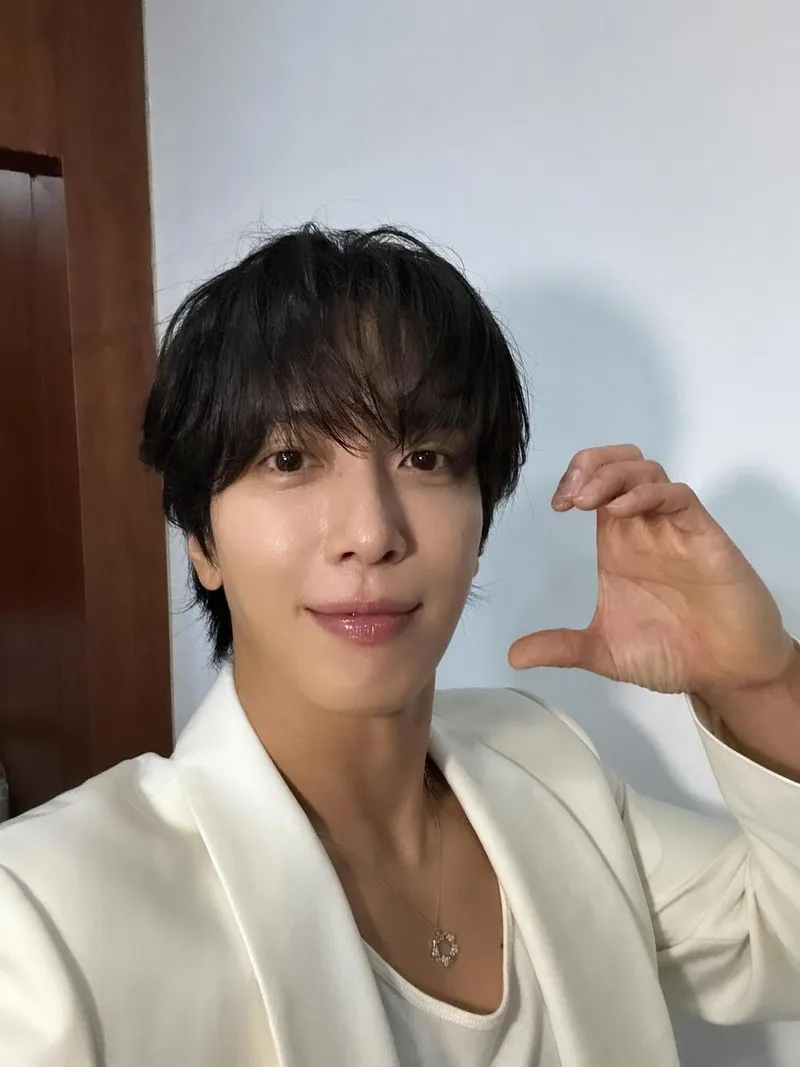 “행복해”…정용화, 부드러운 미소→오늘을 환하게 밝히다 / 그룹 씨엔블루 정용화 인스타그램