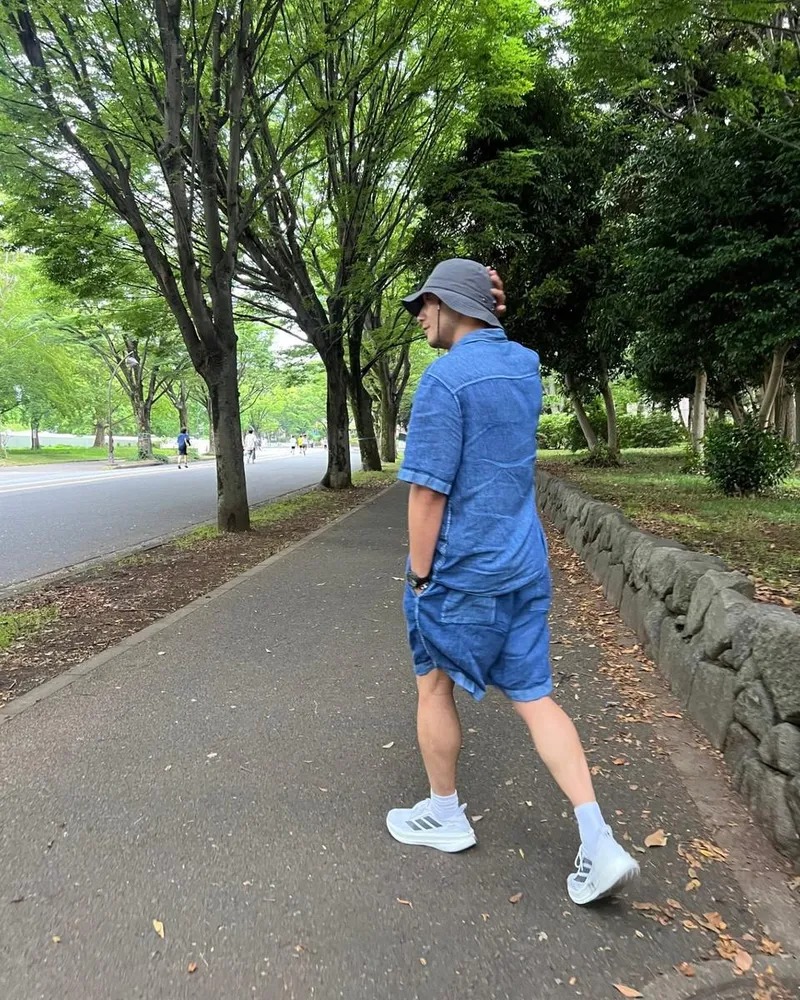 “Get 디즈니플러스, 행복 선택”…손석구, 짙은 여름 산책→여유로움 가득 / 배우 손석구 인스타그램