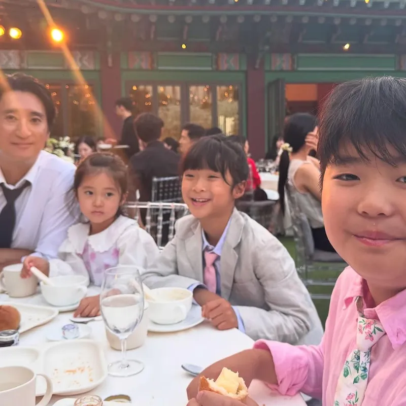 “사랑해”…신현준, 저녁 햇살 속 단란함→세 아이와 미소로 전한 울림 / 배우 신현준 인스타그램