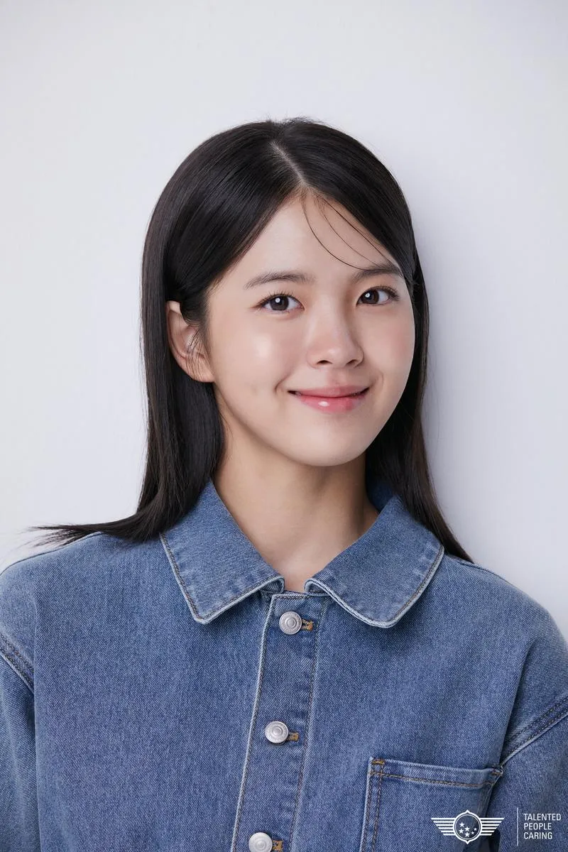 “시선 압도한 반전 등장”…최명빈, ‘굿보이’ 당돌 캐릭터→현장 반응 들썩 / 프레인TPC