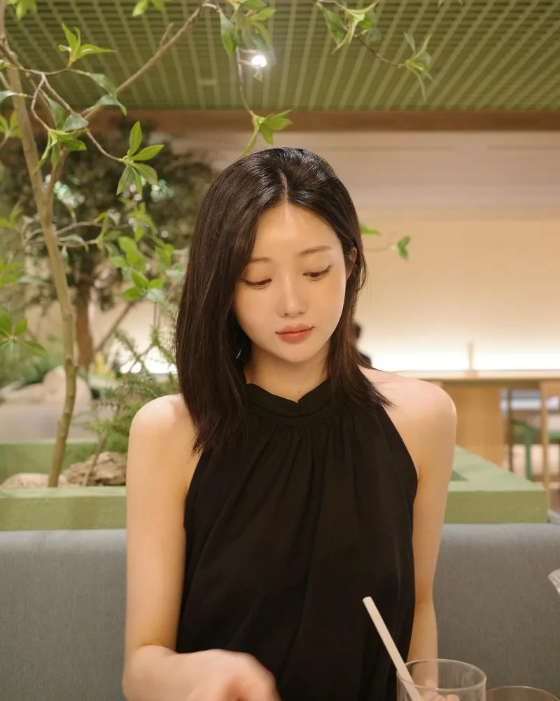 “고요히 스며든 여름 오후”…남규희, 단정한 눈빛→청순 아우라 / 배우 남규희 인스타그램
