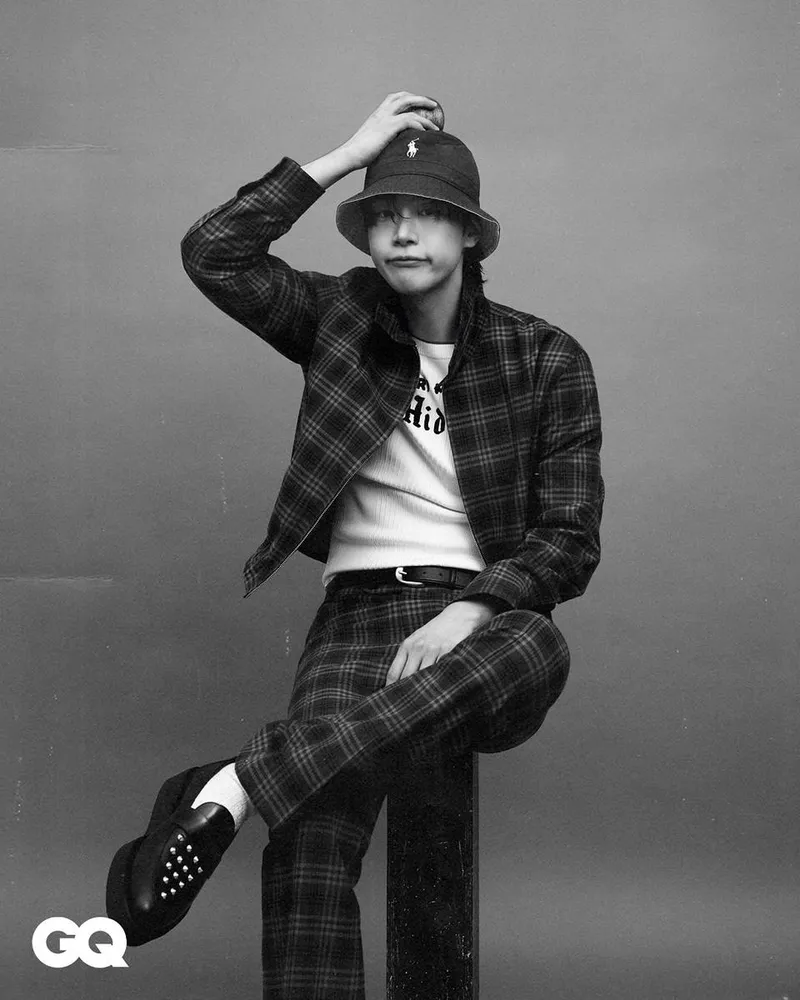 “조용한 여름 오후”…강유석, 체크와 무드→흑백 시선 압도 / 배우 강유석 인스타그램