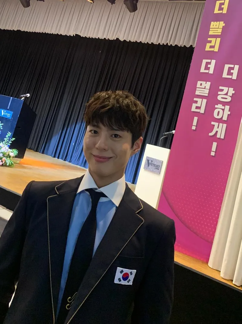 “모든 순간이 꽃봉오리인 것을”…박보검, 단정한 미소→청춘의 설렘 가득 / 배우 박보검 인스타그램