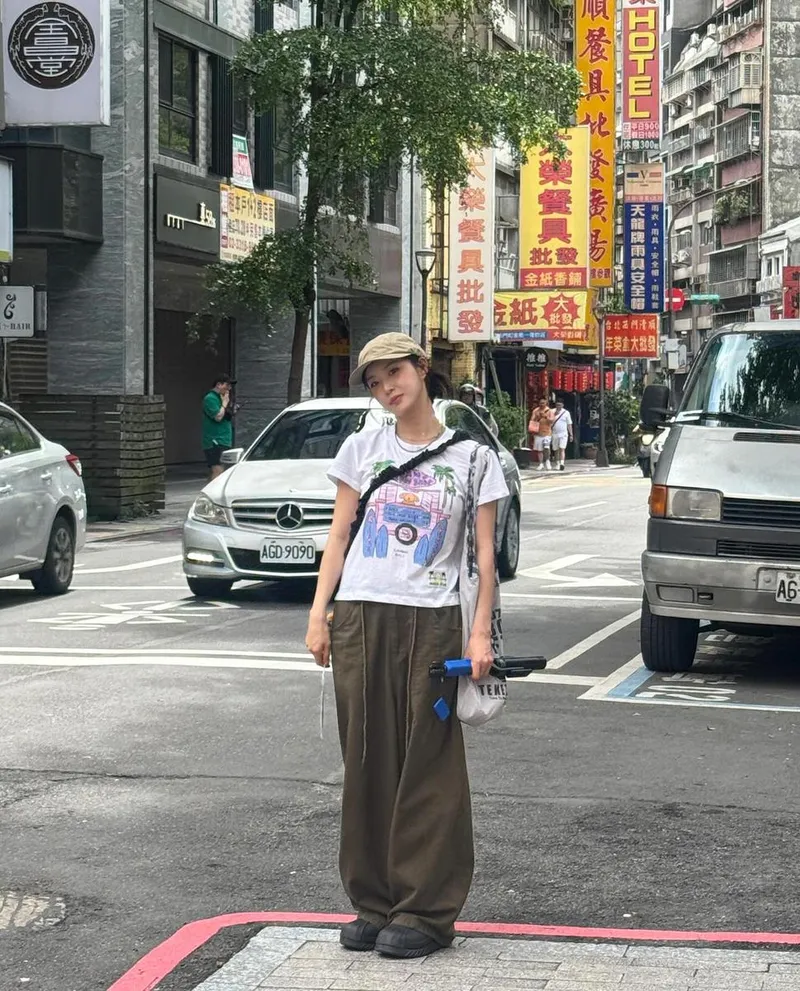 “휴식이 머무는 골목”…이유나, 대만 거리 위→느긋한 여름 산책 / 걸그룹 브브걸 이유나 인스타그램