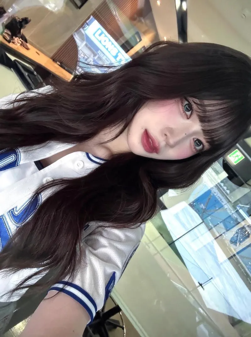 “청량함으로 물든 순간”…빌리 하루나, 야구장 설렘→여름빛 셀카 / 걸그룹 빌리 하루나 인스타그램