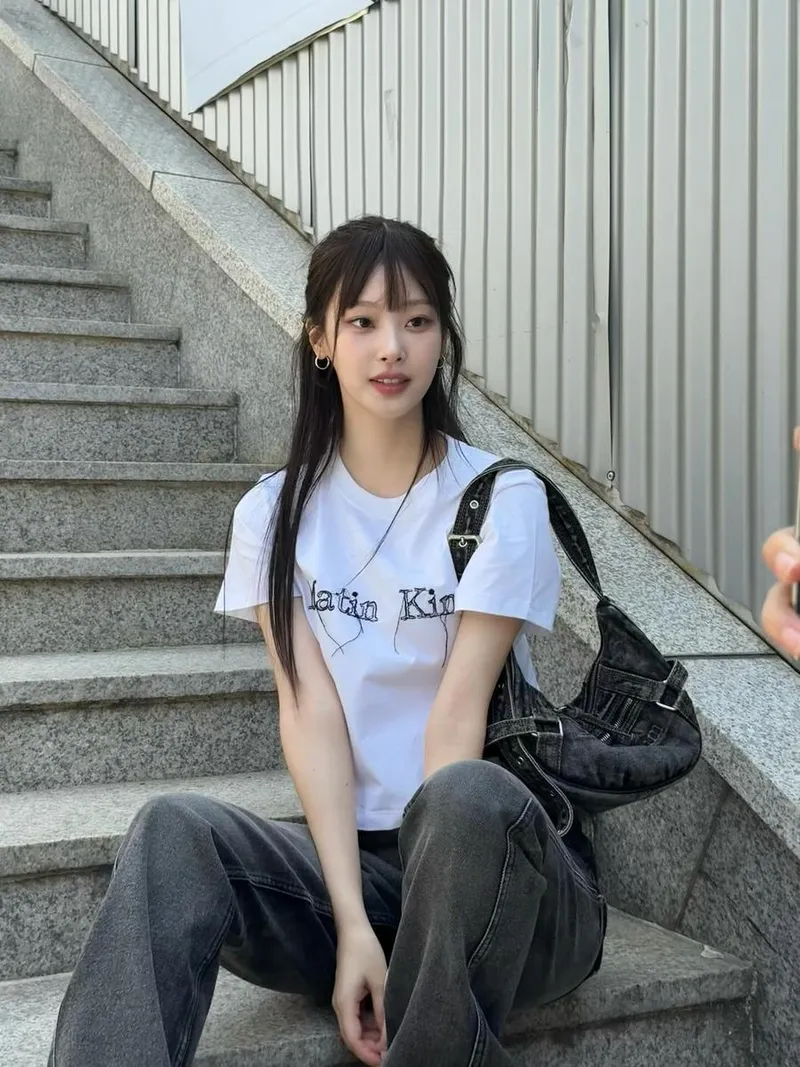 “햇살에 기대어”…최희진, 청량한 순간→여름 오후 빛을 담다 / 배우 최희진 인스타그램