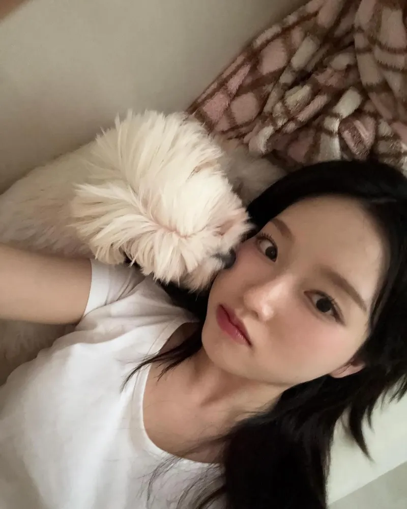 “고요한 저녁의 온기”…고원, 반려견과의 포근한 순간→휴식의 진수 / 걸그룹 루셈블 고원 인스타그램