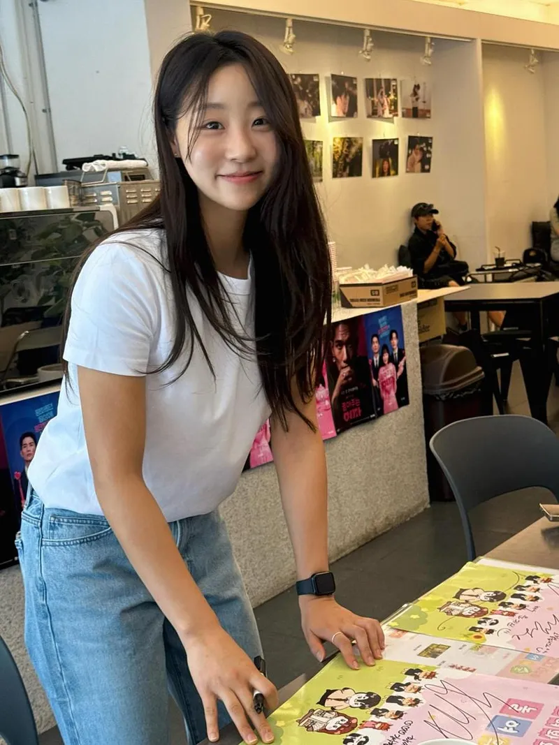 “진짜 너무 행복했어요”…송서린, 환한 미소로 전한 감동→따뜻한 팬사인회 순간 / 배우 송서린 인스타그램
