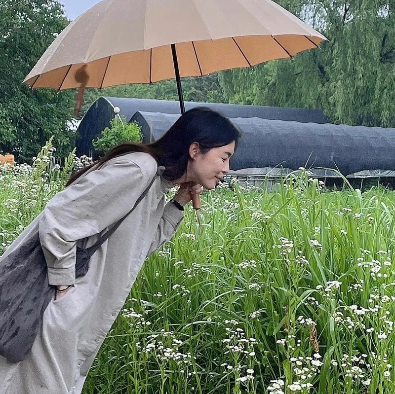 “찌는듯한 더위와 소나기”…이하나, 초여름 오후→평온한 미소로 전환 / 배우 이하나 인스타그램