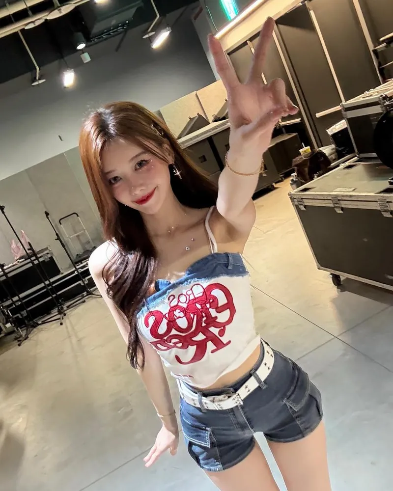 “행복한 순간이란 이런 것”…이아영, 청량 무드→특별 공연 백스테이지 인증 / 치어리더 이아영 인스타그램