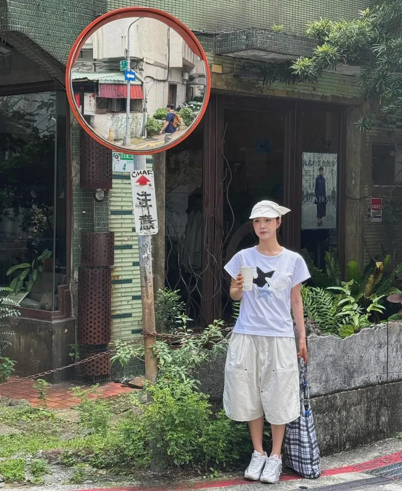 “먹고 먹고 먹고”…이유나, 담백한 산책→여름날의 나른한 여운 / 걸그룹 브브걸 이유나 인스타그램