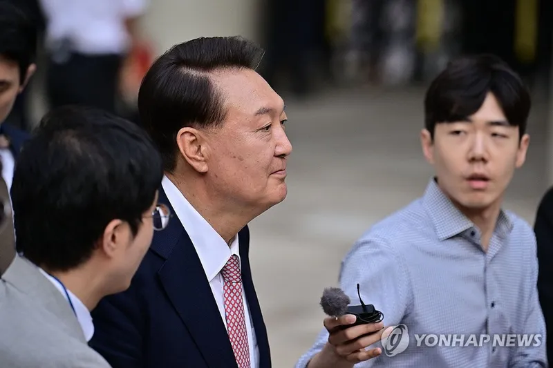 윤석열·조은석 두 강골의 맞대면…내란 혐의 7차 공판→특검 수사 전운 짙어져