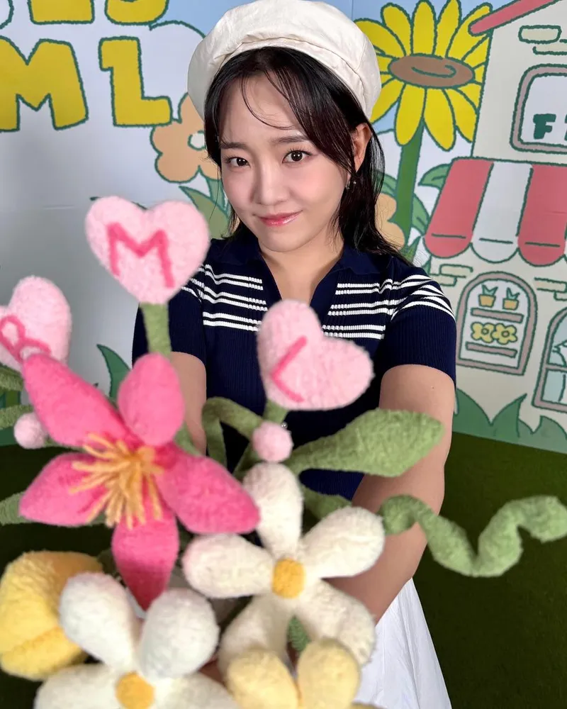 “세상의 기쁨을 죄다 누린 것만 같았던”…윤하, 햇살 담은 미소→특별한 순간 포착 / 가수 윤하 인스타그램