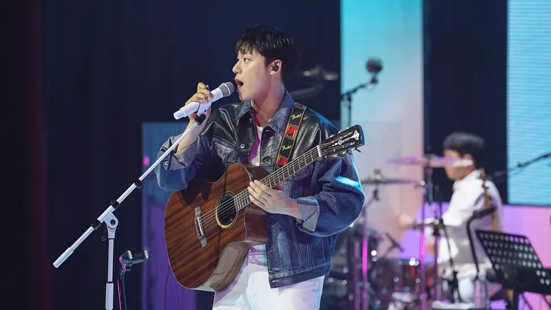 “140분 내내 울림”…이도현, ‘Re DO HYUN’ 팬미팅 완벽→팬들 감동 물결 / 위에화엔터테인먼트코리아