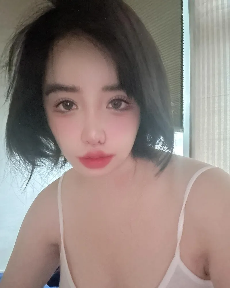 “봄이 잠옷”…박봄, 자연스러운 아침→청초한 무드 담아 / 걸그룹 2NE1 박봄 인스타그램