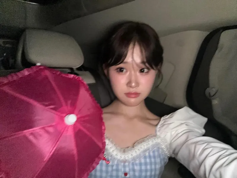 “비밀스런 시선 머금은 소녀”…김다현, 수채화 같은 여름→감성 셀카 유발 / 가수 김다현 인스타그램