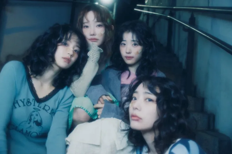 “커리어 하이 신화”…QWER, ‘난 네 편이야’ 컴백→눈물참기 열풍 / 타마고 프로덕션