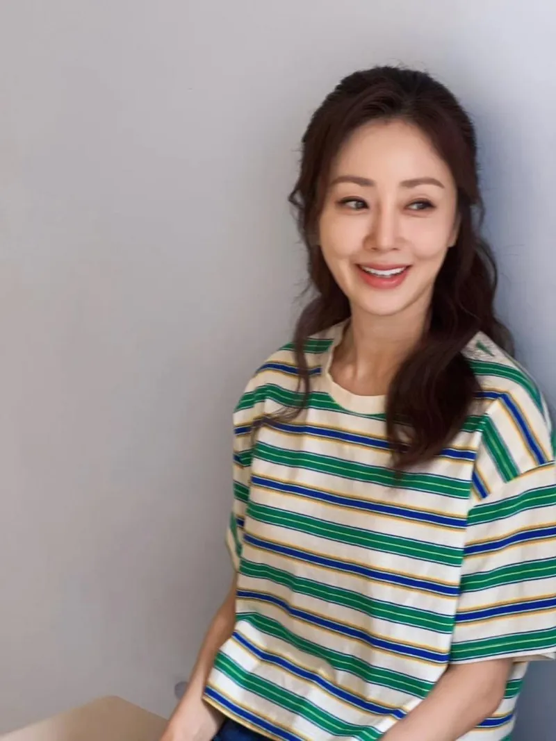 “헤메 끝! 일하러 가잣”…오나라, 여름 햇살 아래→청량한 미소 전율 / 배우 오나라 인스타그램