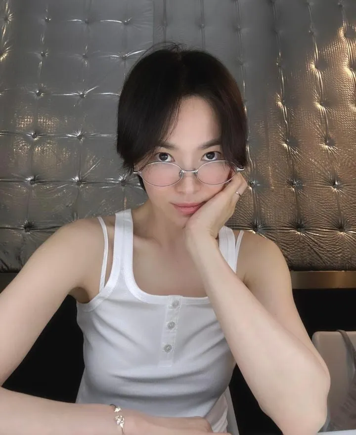 “순수와 강렬함 사이”…송혜교, ‘천천히 강렬하게’ 향한 민낯의 자신감→새로운 도전 예고