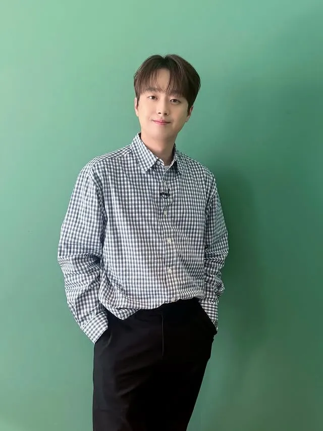 '댄디한 미소로 멋짐 폭발하는' 이찬원, 넘사벽 초호화 크루즈 펼쳐질 '톡파원 25시' 본방사수 독려