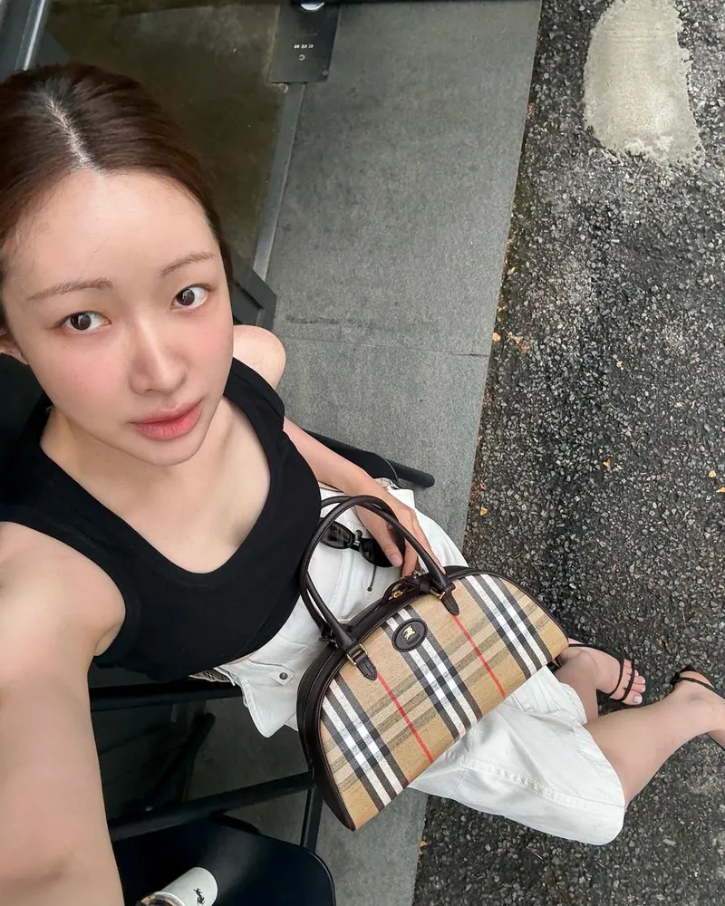 “비오기 전 후다닥 커피”…차정원, 여름 오후→맑은 산뜻함 담은 셀카 / 배우 차정원 인스타그램