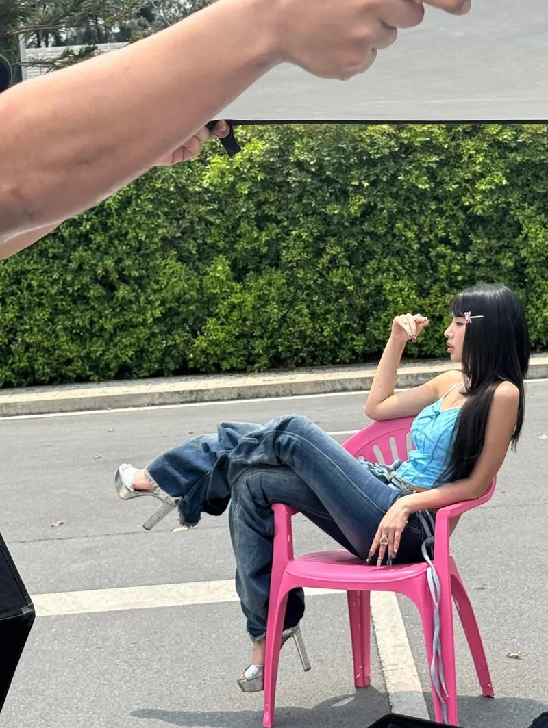 “햇살 아래 흐르는 여유”…나띠, 강렬한 여름→거침없는 분위기 / 걸그룹 키스오브라이프 나띠 인스타그램